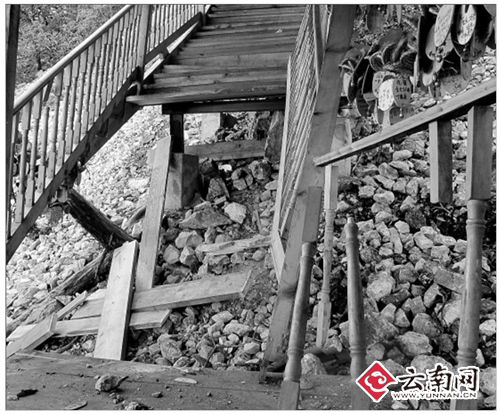 瀘沽湖景區旅游索道設施在地震中垮塌