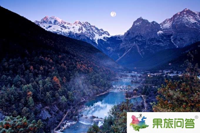 跟隨昆明中國國際旅行社導游感受藍月谷人間仙境